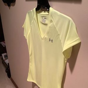 Ladies Under Armour heat gear T-shirt